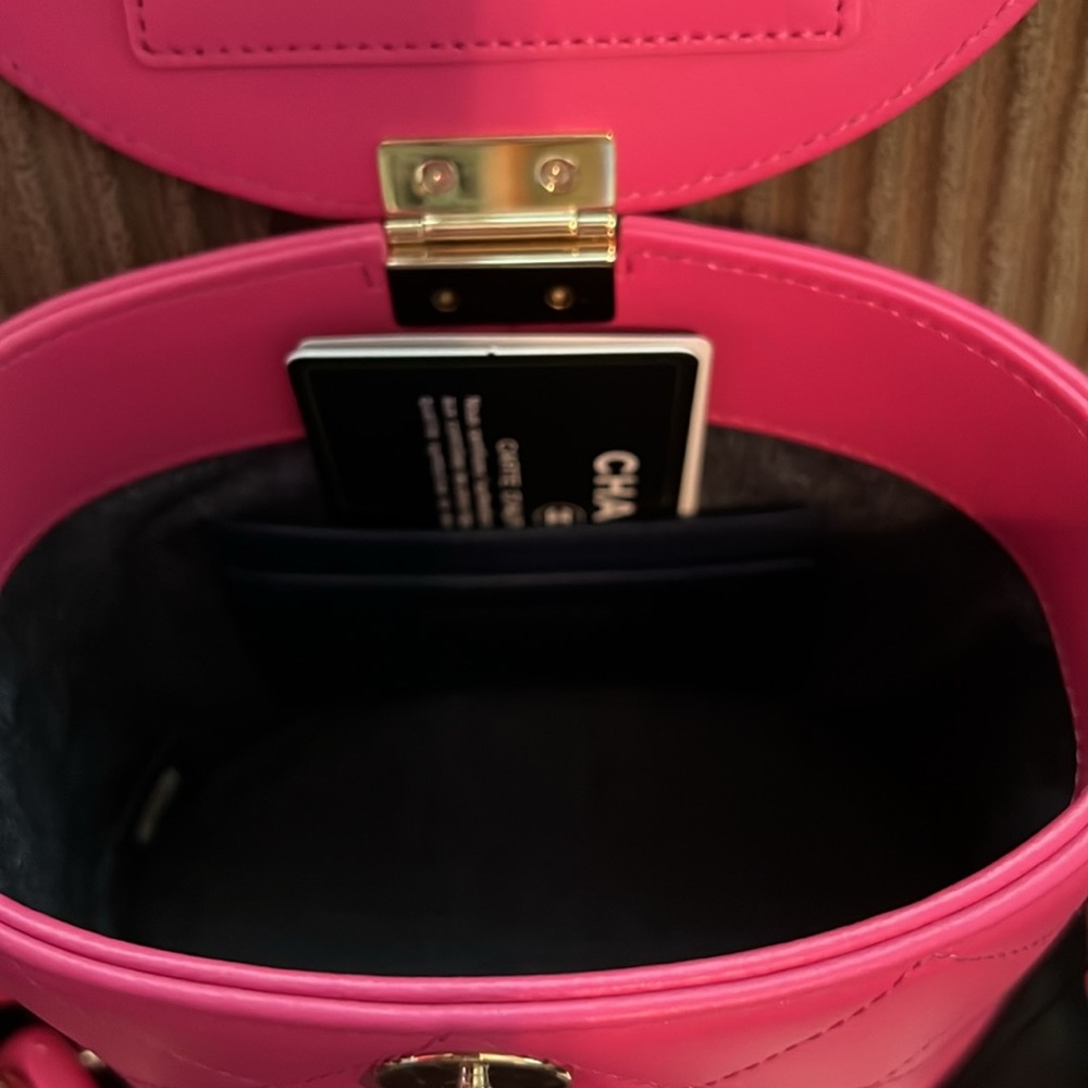 NEW LOW PRICE👍
New rare CHANEL bag. Comes with dust bag, box, authenticity card - Picture 5 of 9